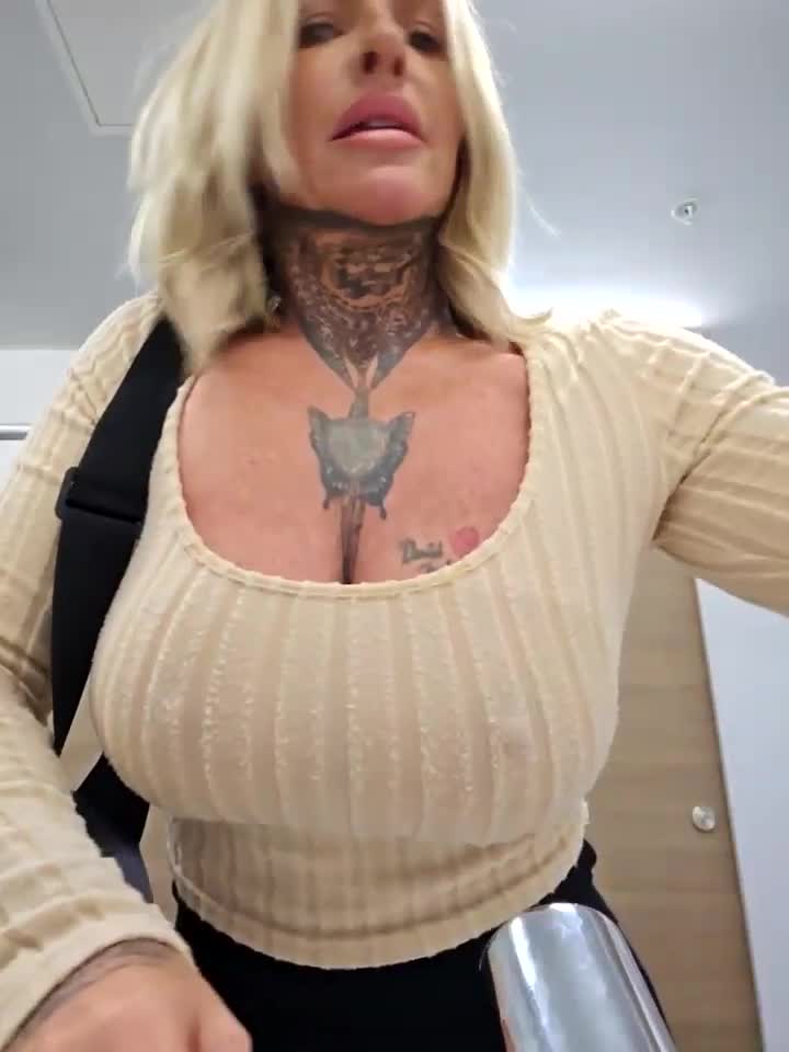 YourMommyBlair